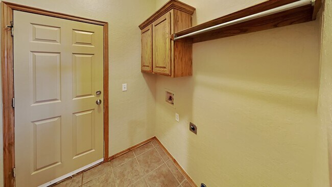 Building Photo - Beautiful 3 Bed 2 Bath Home in Moore Schools