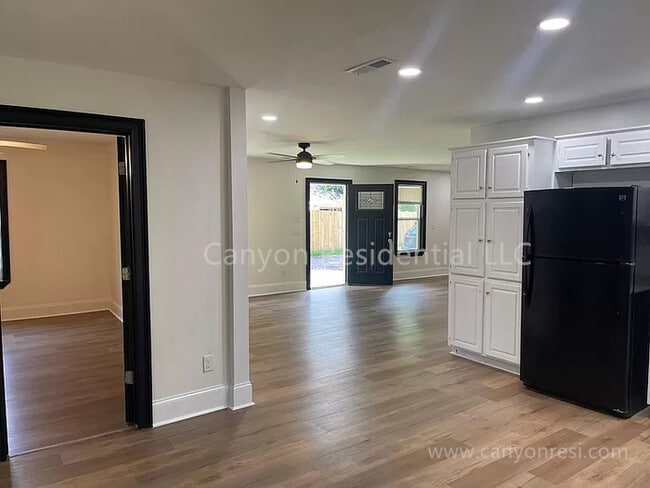 Building Photo - 1063 Givens Rd