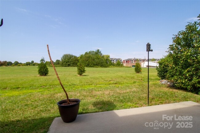 Building Photo - 824 Summerlake Dr