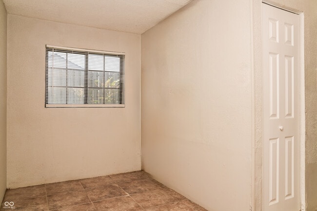 Building Photo - 4002 Harmony Dr
