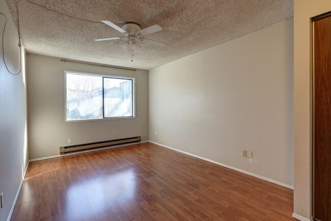 Building Photo - Very Nice 2 Bedroom Kent Valley Townhome, Great Location!