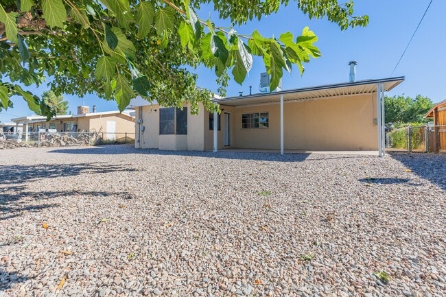 Building Photo - Well Maintained 3 Bedroom 1.5 Bath Home!