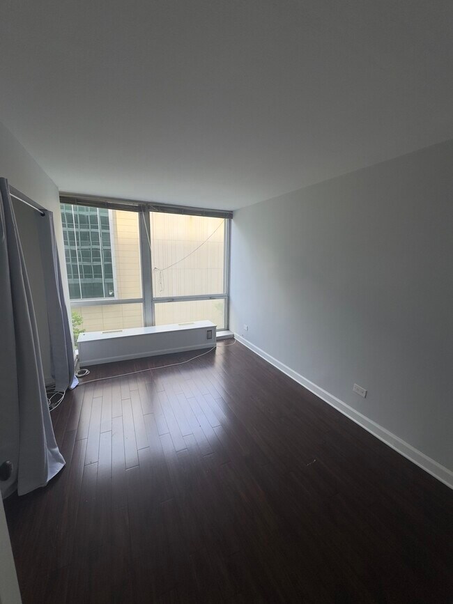 Building Photo - 340 W Diversey Pkwy