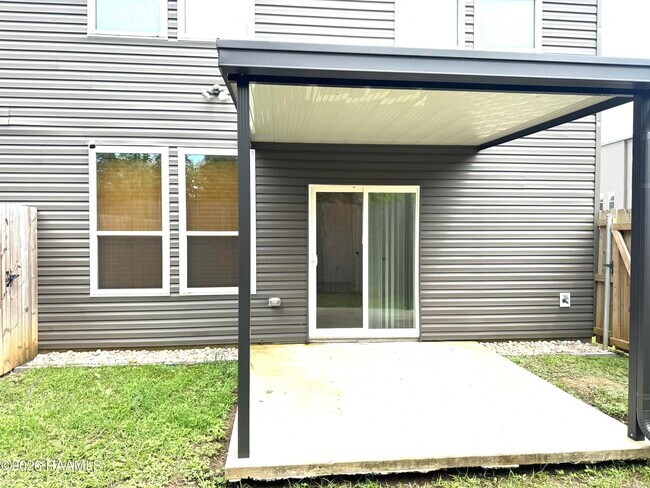Building Photo - 512 Highland Oaks Ln