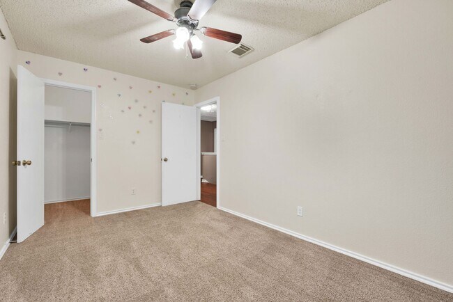 Building Photo - Spacious Two-Story Home in Schertz, TX