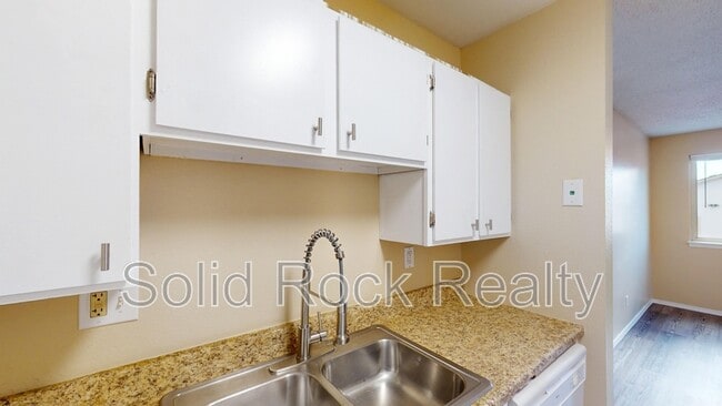 Building Photo - 1845 Zebulon Dr