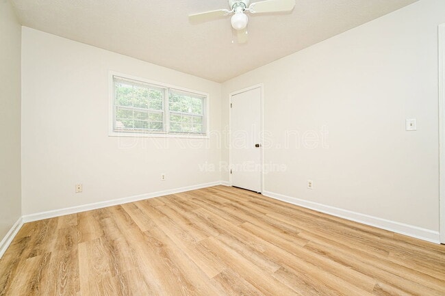 Building Photo - 2807 Hickory Ln