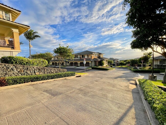 Building Photo - Luxury Townhome Living at The Villas at Ke...