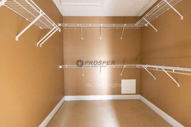 Building Photo - 102 Wellington Ave