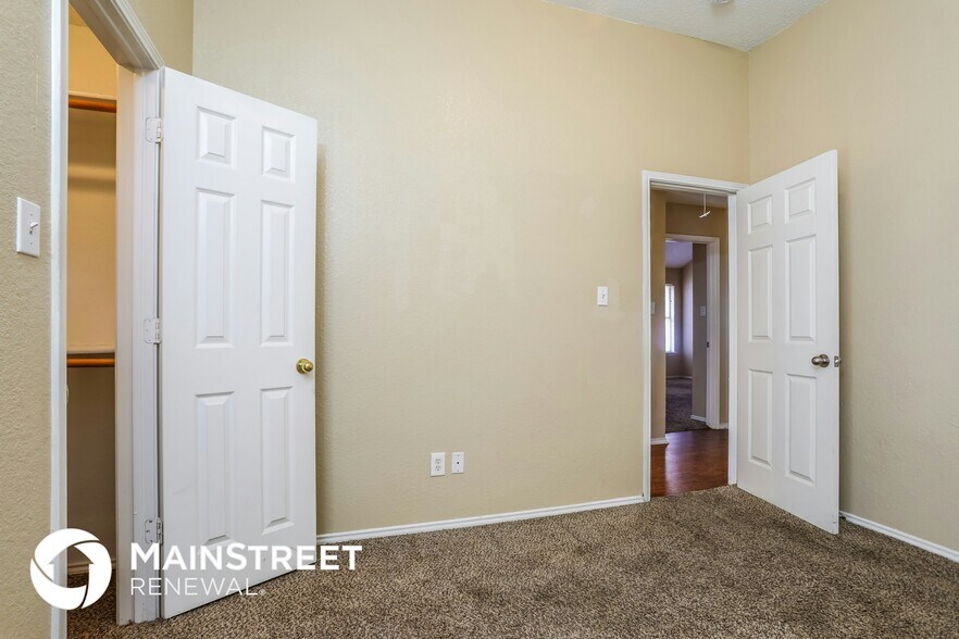 Building Photo - 1017 Glencrest Dr