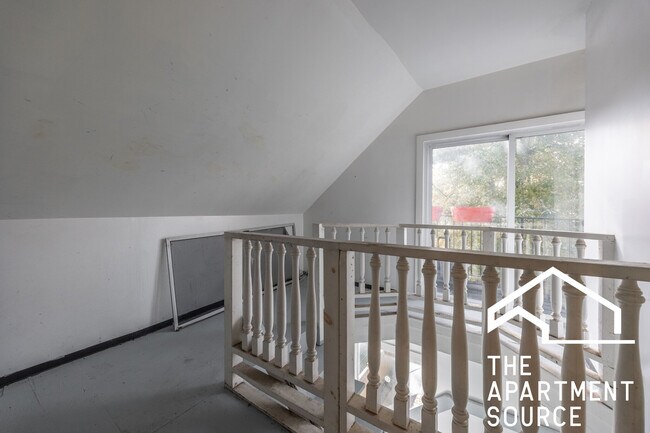 Building Photo - 2655 W Homer St