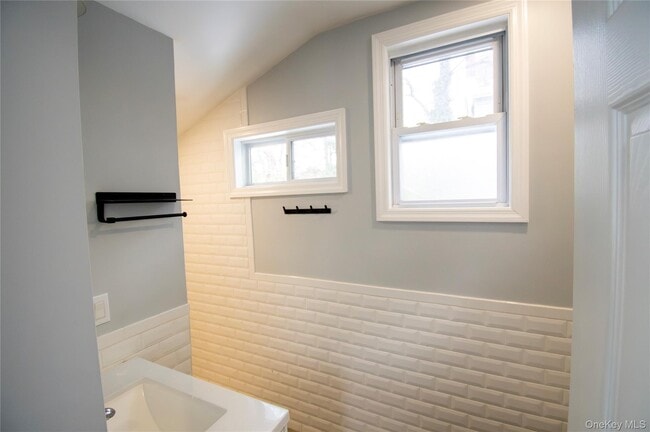 Building Photo - 25 Hillside Ave