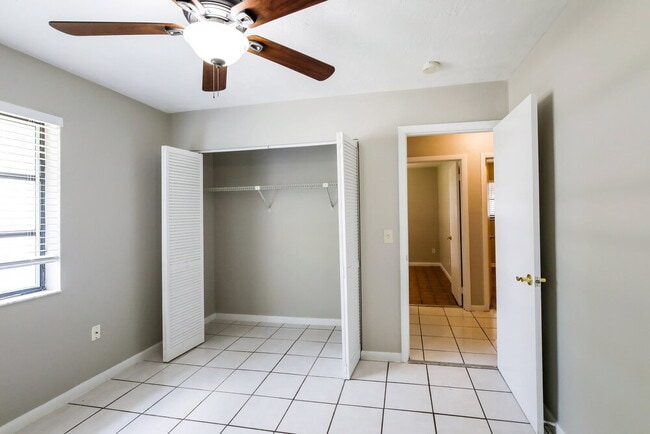 Building Photo - 5525 SW 118th Ave