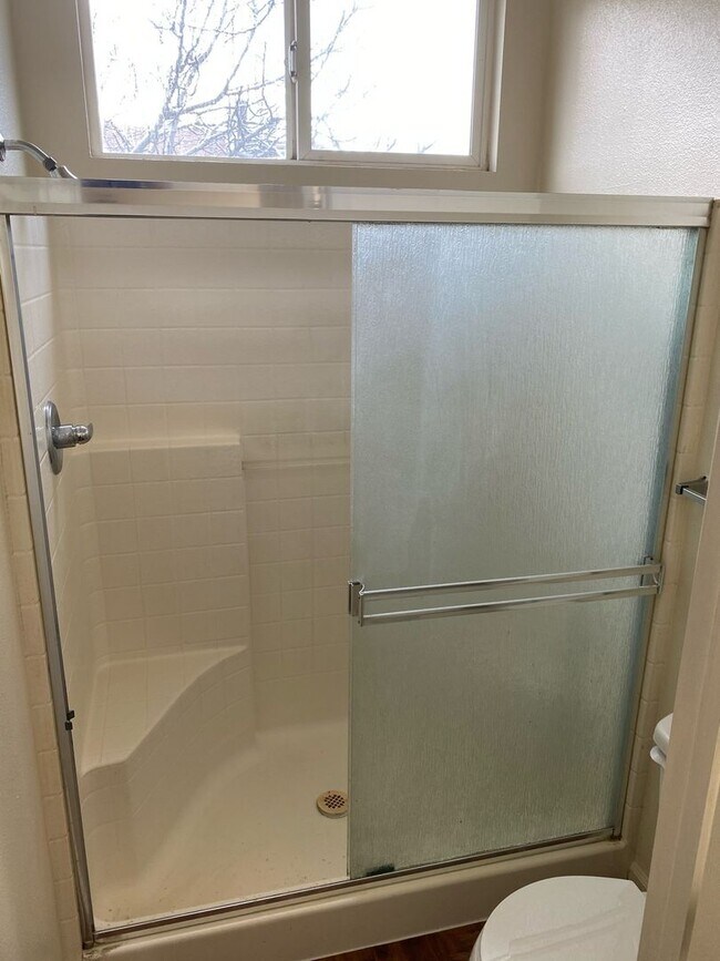 Building Photo - 1920 Fern Dr