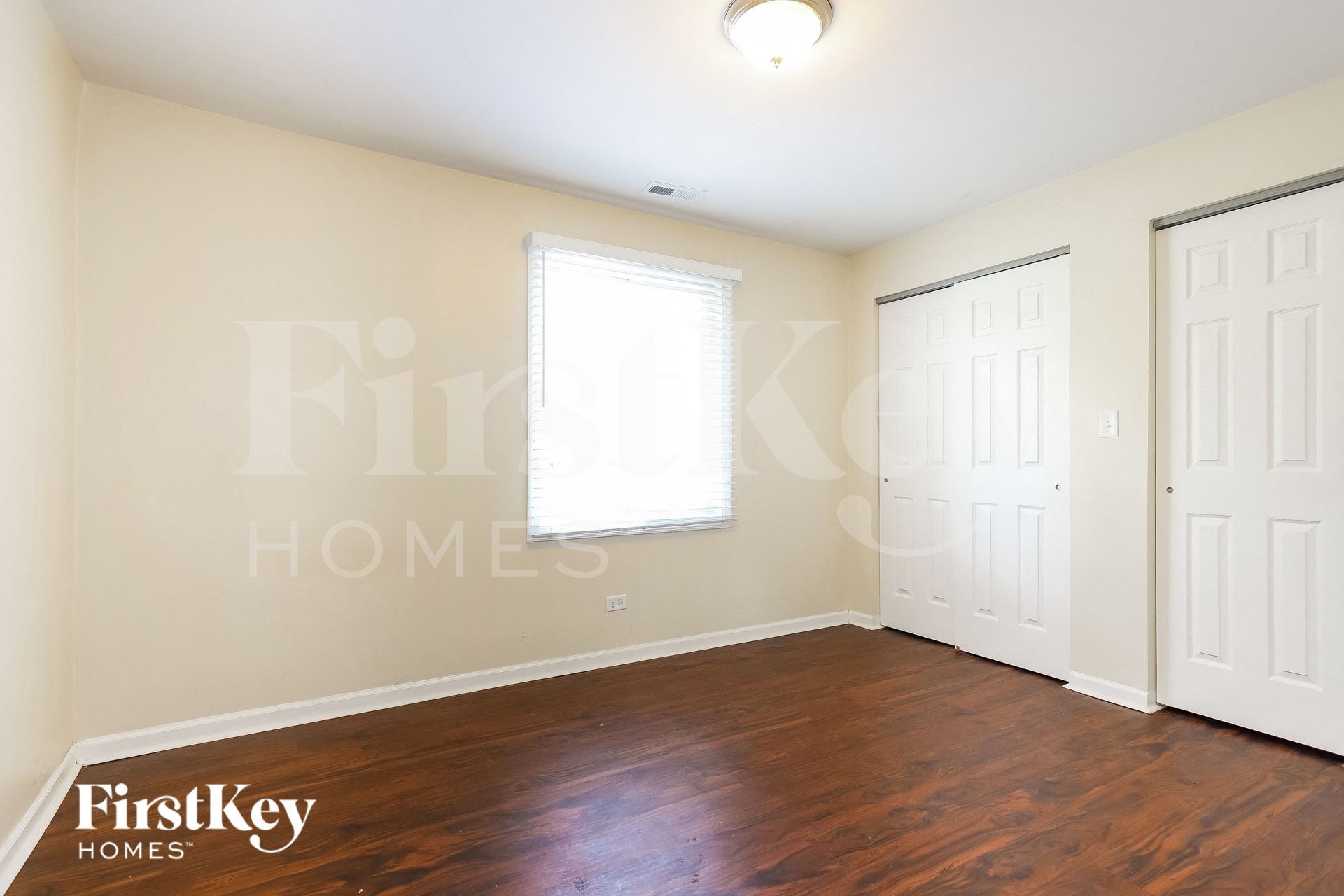 Building Photo - 5141 Oak Center Dr