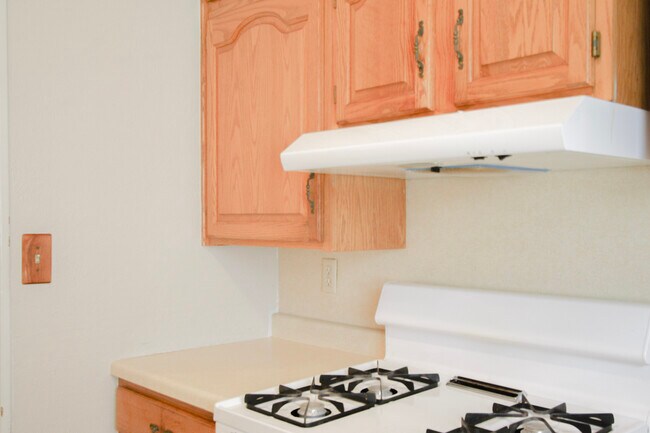 Building Photo - 1605 Charles Ave