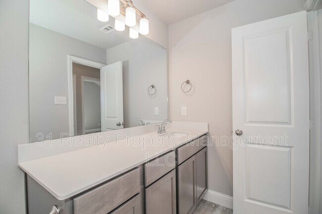 Building Photo - 1810 Quail Hollow
