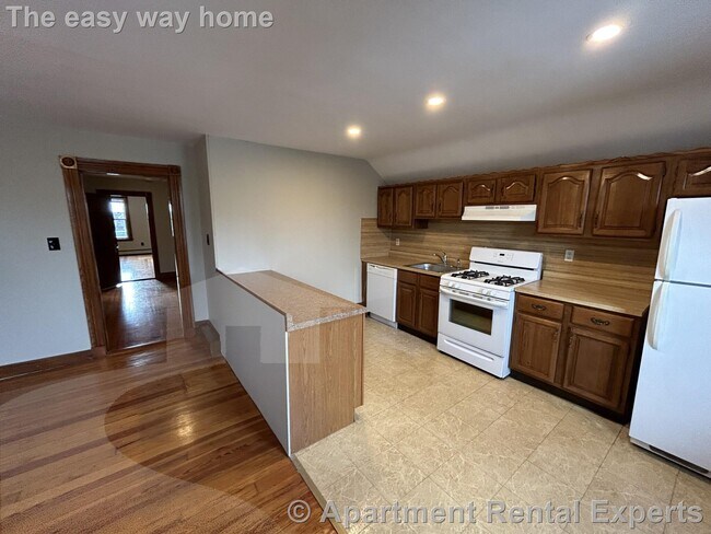 Building Photo - 83 Medford St