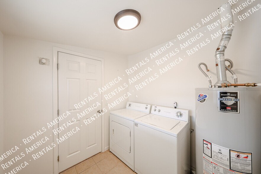 Building Photo - 601 N 73rd Pl