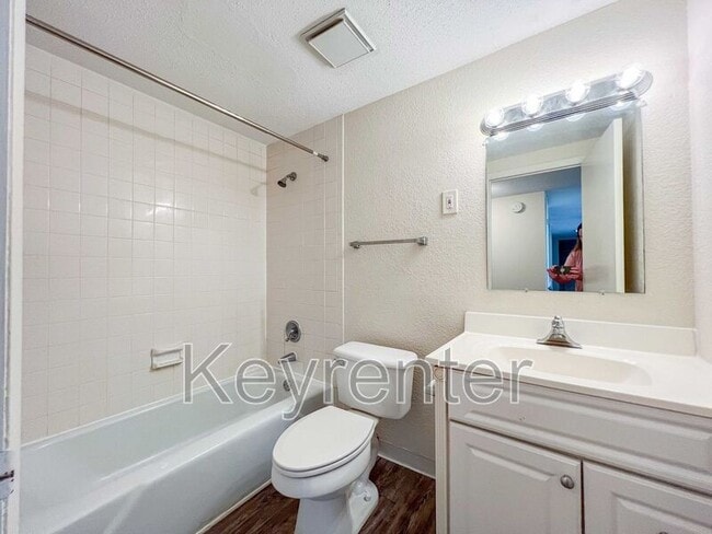 Building Photo - 530 Berlin Dr