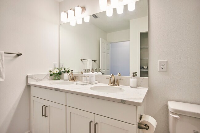 Building Photo - 4028 Via Sienna Cir