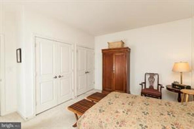 Building Photo - 2026/2027 Gorgeous Village Lofts 2bd plus ...