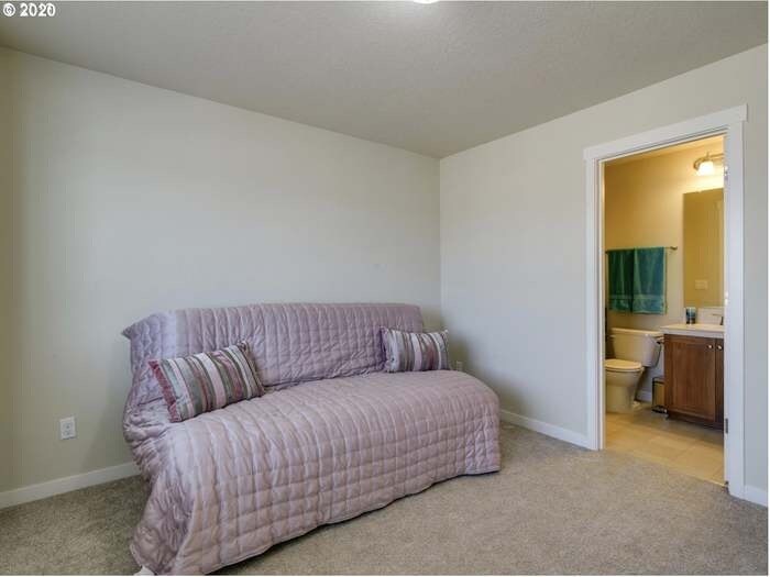 Bedroom #1 W/Full Bathroom and tub - 28488 SW Villebois Dr N