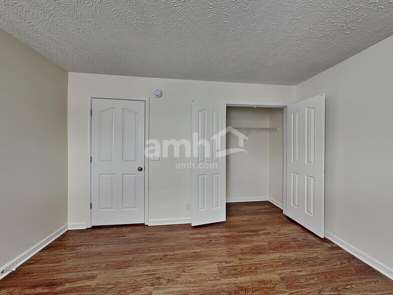 Building Photo - 1507 Killarney Dr