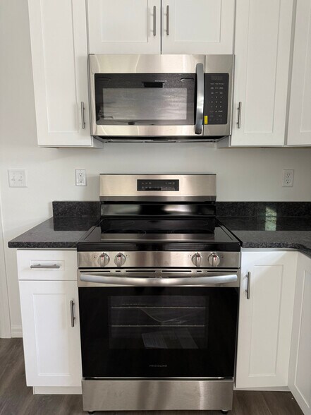 Building Photo - 53 Poplar Rd