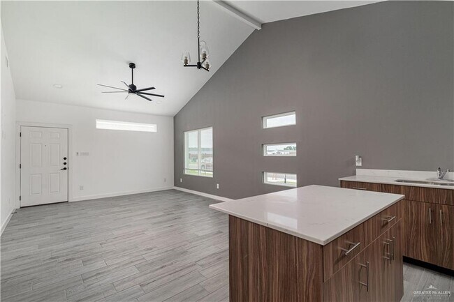 Building Photo - 2509 Mockingbird Rd