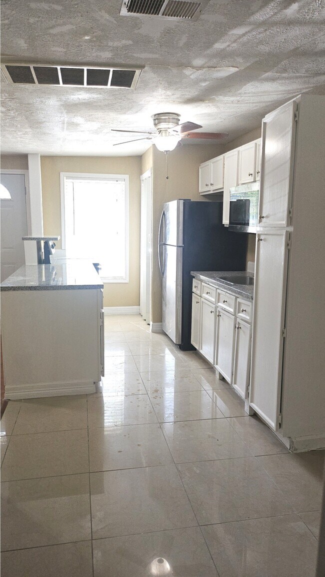 Building Photo - 5603 Northridge Dr
