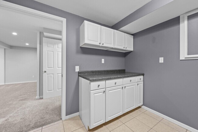 Building Photo - 397 Abbotsbury Dr