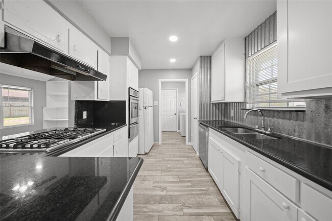 Building Photo - 13411 Anna Ct