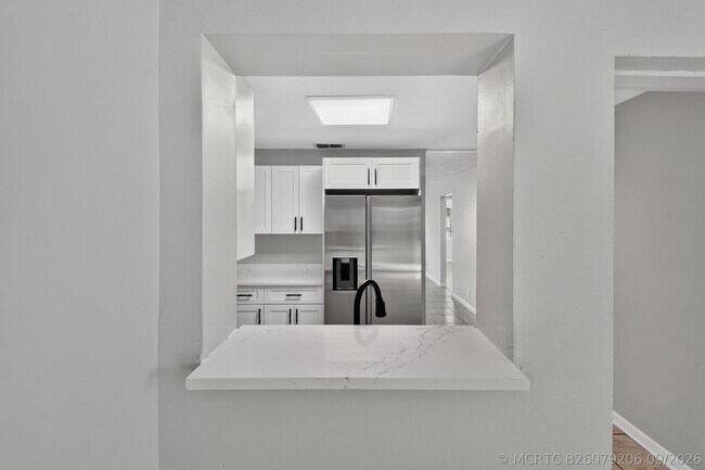 Building Photo - 1037 W 28th St