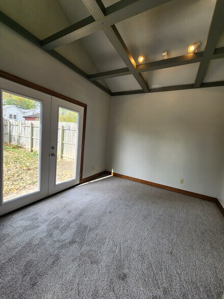 Building Photo - 1008 Vine St