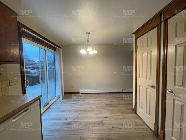 Building Photo - 1628 Azalea Dr