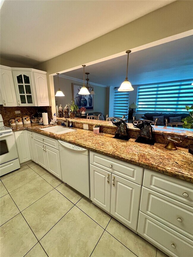 Building Photo - 7135 Collins Ave