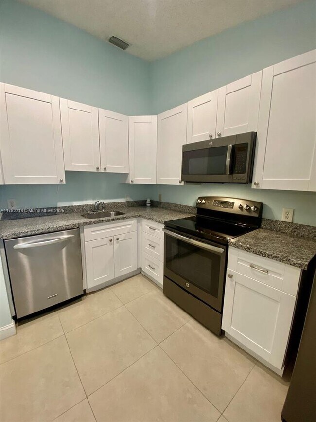 Building Photo - 9870 Watermill Cir