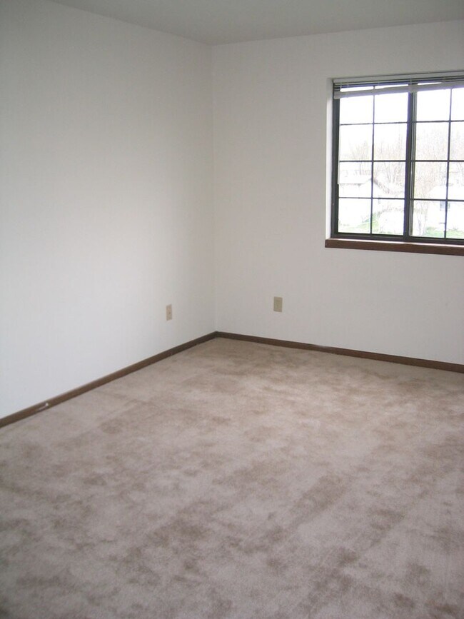 Building Photo - Affordable one bedroom apartment in Stough...