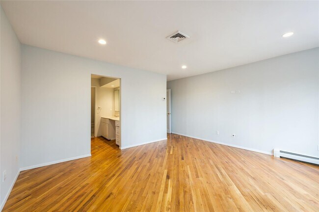 Building Photo - 99 Brush Hollow Close