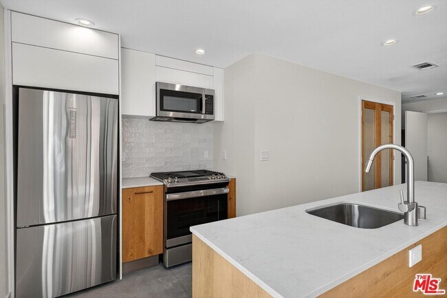 Building Photo - 2412 Eads St