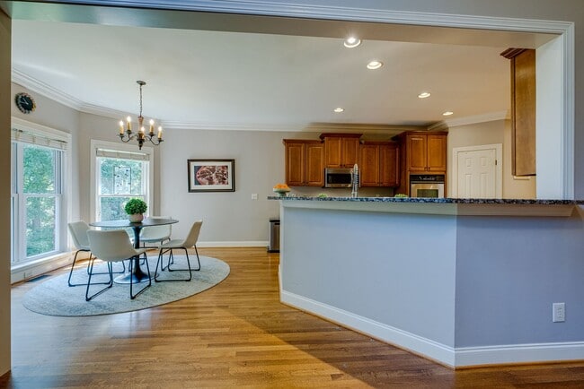 Building Photo - 1306 Camelot Bay