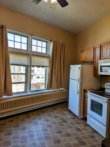 Building Photo - 1 Main St