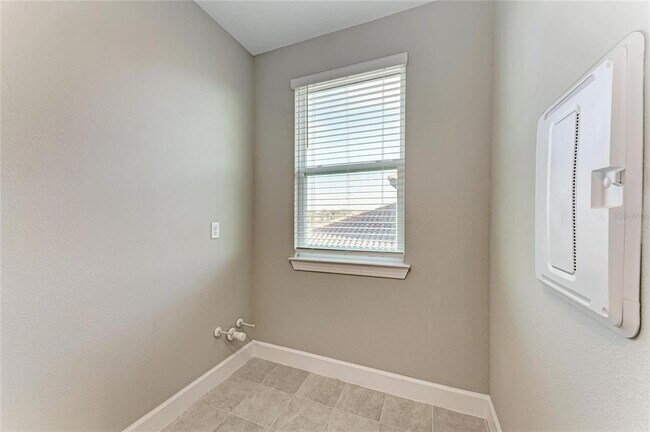 Building Photo - 13827 Green Hammock Pl