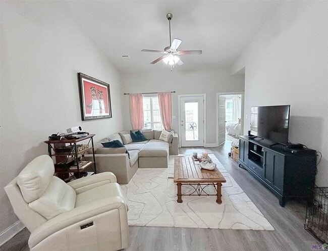 Building Photo - 2 Bedroom Townhome Near LSU| Gated Community