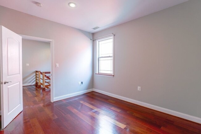 Building Photo - 3573 Warder St NW