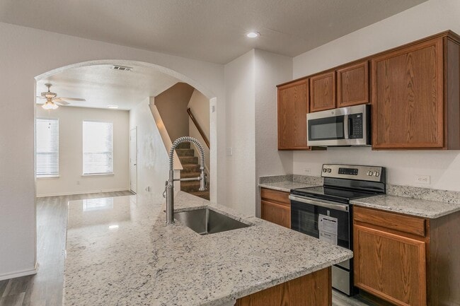 Building Photo - Newly Remolded in Lakewood-walking distance to the lake