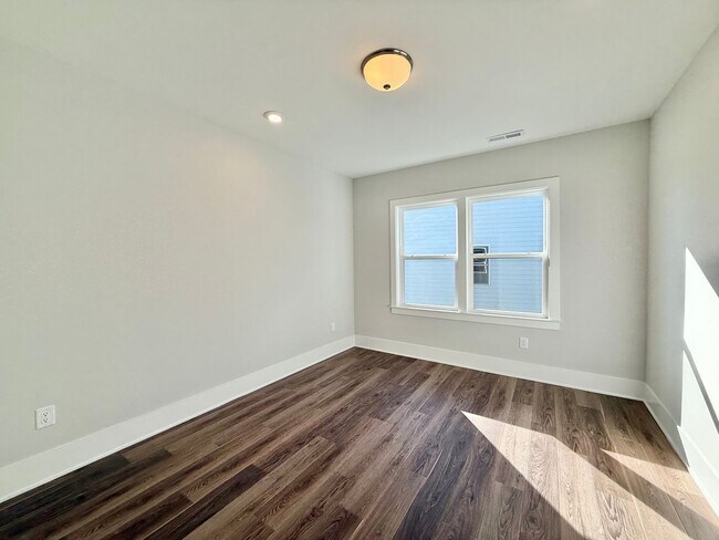 Building Photo - Newly Built 5BD, 4.5BA Knightdale Home wit...