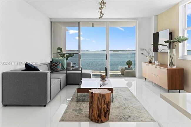 Building Photo - 800 Claughton Island Dr