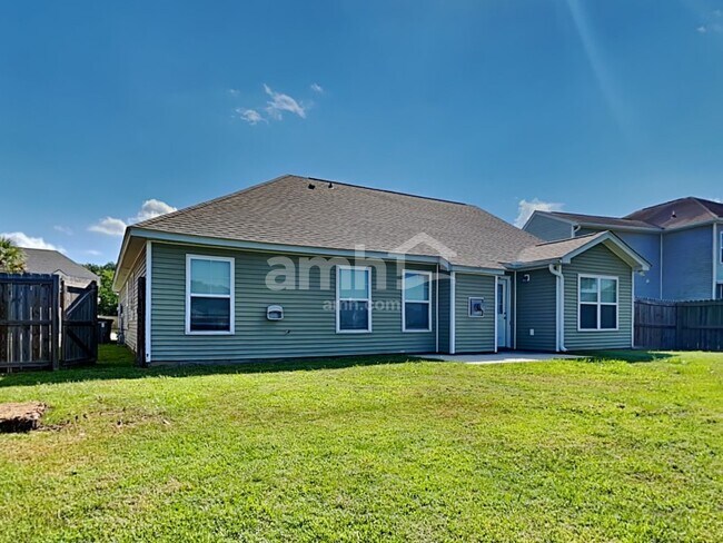 Building Photo - 129 Charlesfort Way